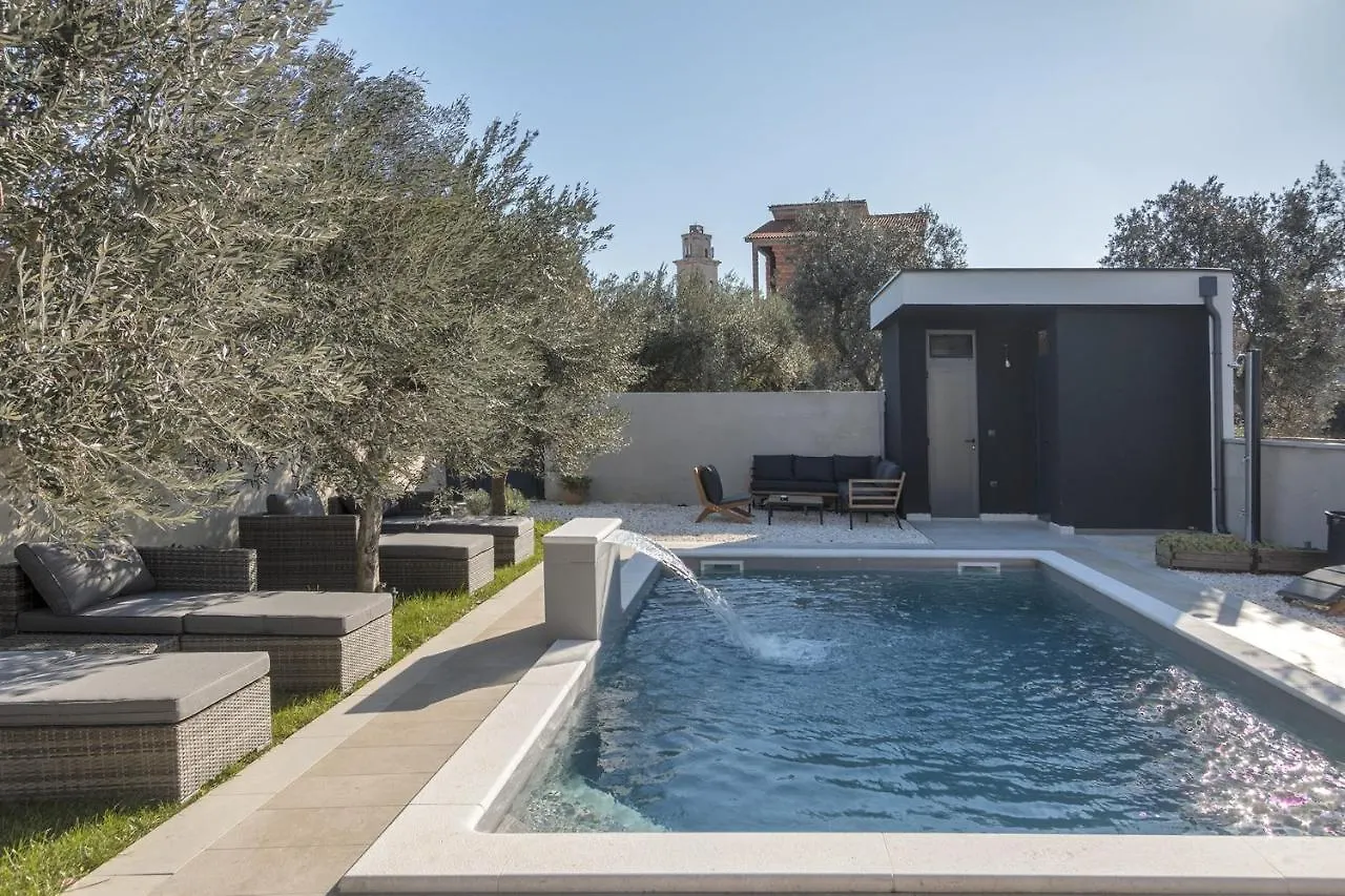 Villa M Premantura 0*,