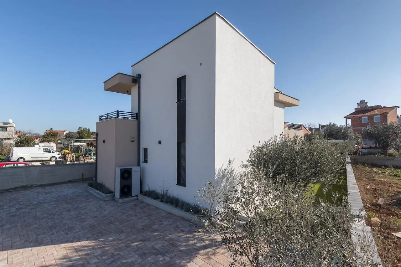 Villa M Premantura 0*,